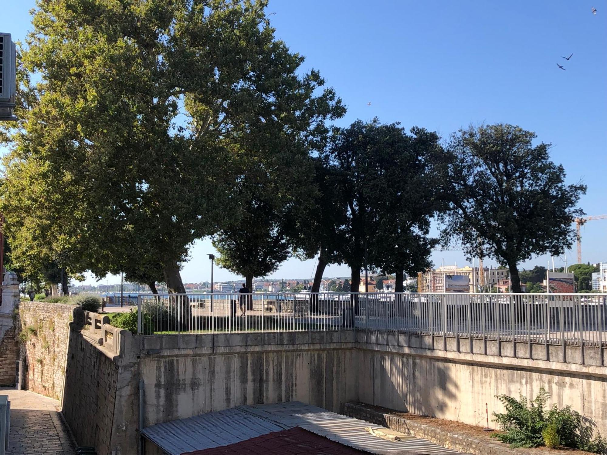 Cozy Apartment Overlooking The City Walls Zadar Exteriör bild